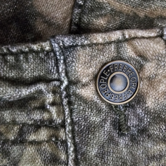 Free People High Times Printed Kick Flare Crop Pants In Olive Combo Women's Sz 2 - Picture 4 of 8